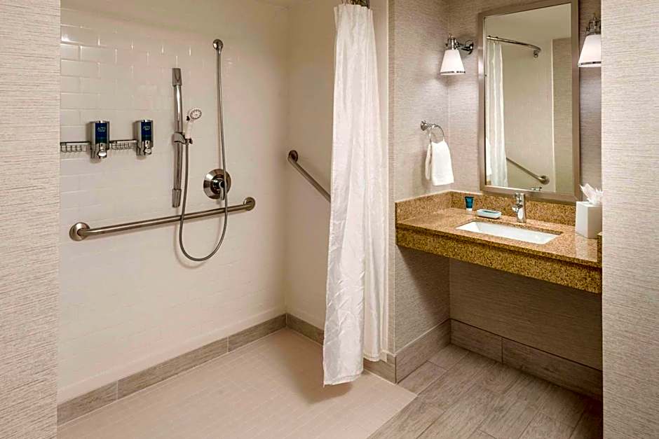 Four Points by Sheraton Boston Logan Airport Revere