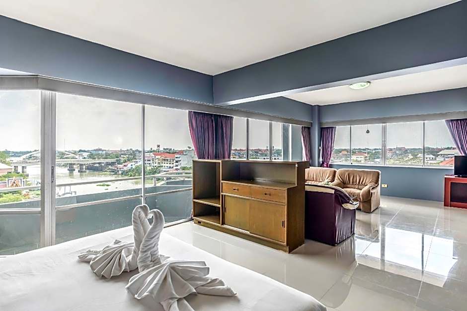 Ayothaya Riverside Hotel