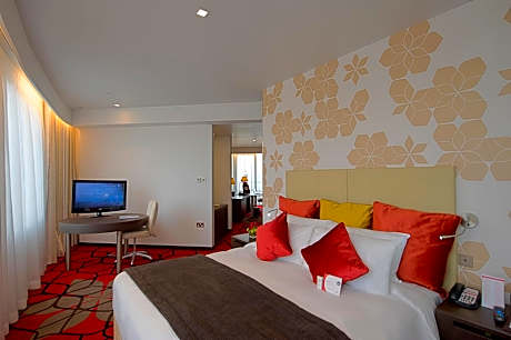 1 King Bed 1 Bedroom Suite City View