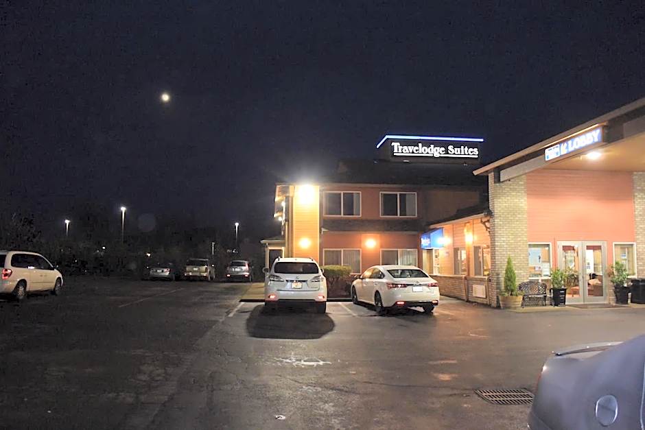Travelodge Suites by Wyndham Newberg 