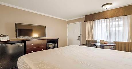 Studio with Two Queen Beds