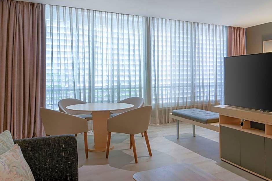 AC Hotel by Marriott Victoria Suites