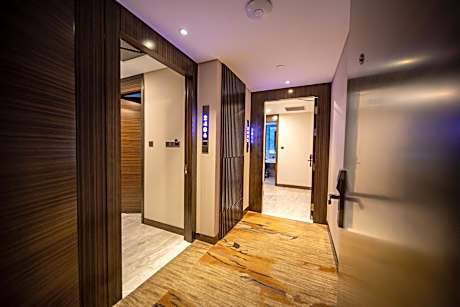 Adjoining Room - Including 01 Premier Twin room & 01 Executive Room