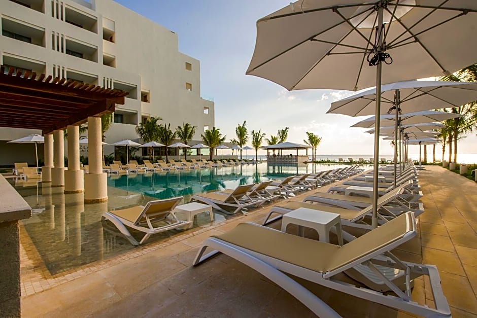 Izla Beach Front Hotel
