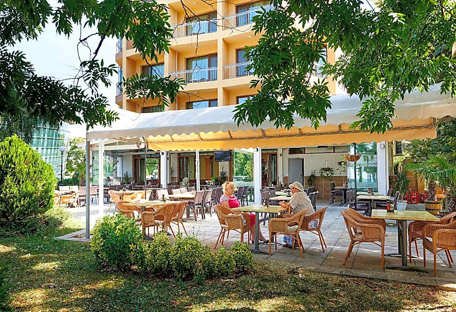 Paradise Hotel & Relax Center