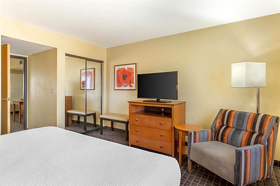 Best Western Plus Scottsdale Thunderbird Suites