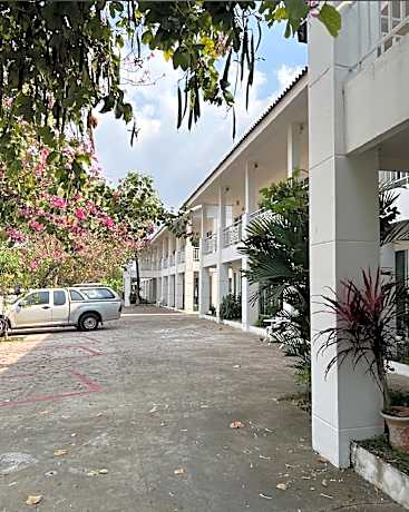 Ivory House Sriracha