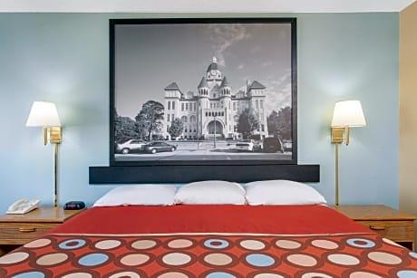 1 Queen Bed Accessible Room Non-Smoking