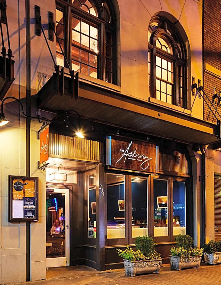 Dunhill Hotel