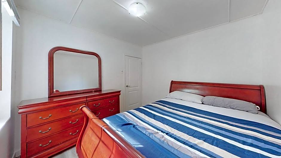 Main Beach River Retreat - Wasaga Beach 1 - Main Strip - 93 Mosley St