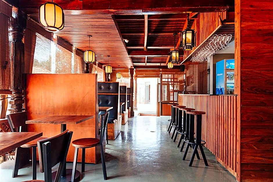 Yushili Hotel & Restaurant