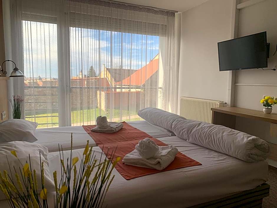 Várfal Wellness Panzió