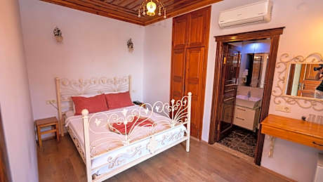 Double Room with Partial Sea View