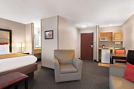 Queen Suite - Disability Access with Roll-in Shower