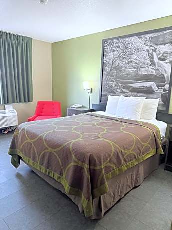 Queen Room - Disability Access/Non-Smoking