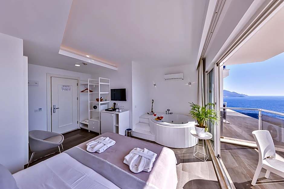Photo 1 of 13 of Superior Suite, Jacuzzi®, Sea View