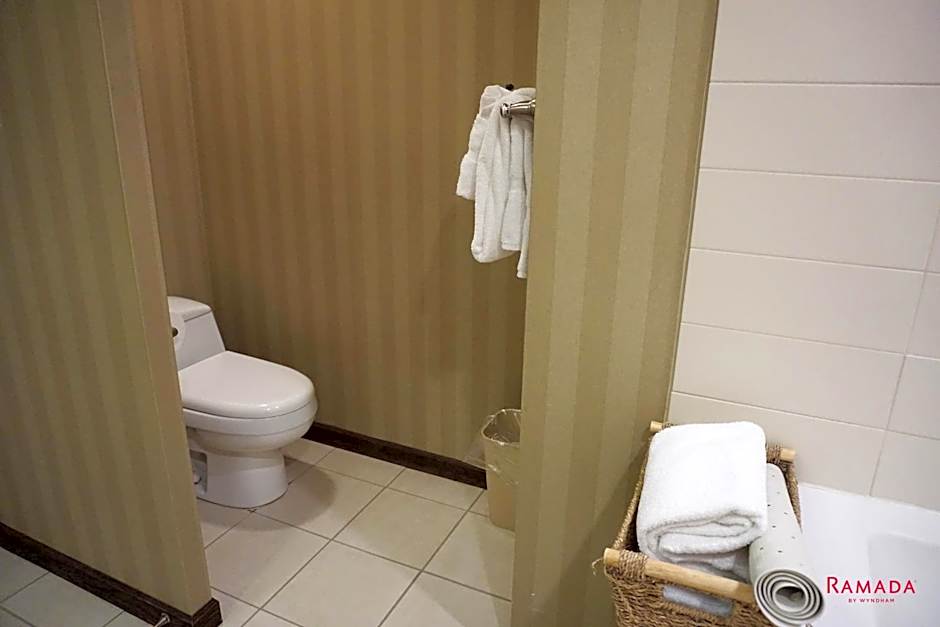 Ramada Hotel & Conference Center by Wyndham Kelowna