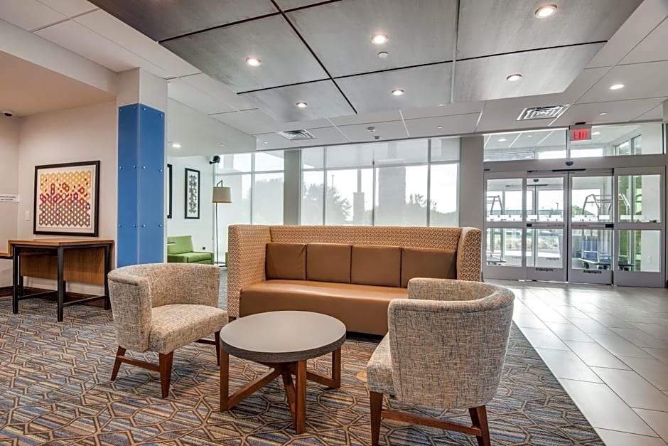Holiday Inn Express & Suites Dallas North - Addison By IHG