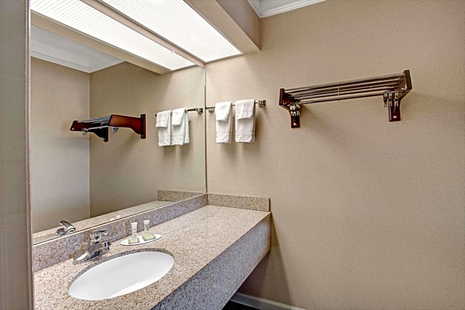 Super 8 by Wyndham Knoxville East