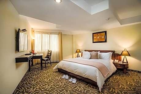 Suite with Hot Tub