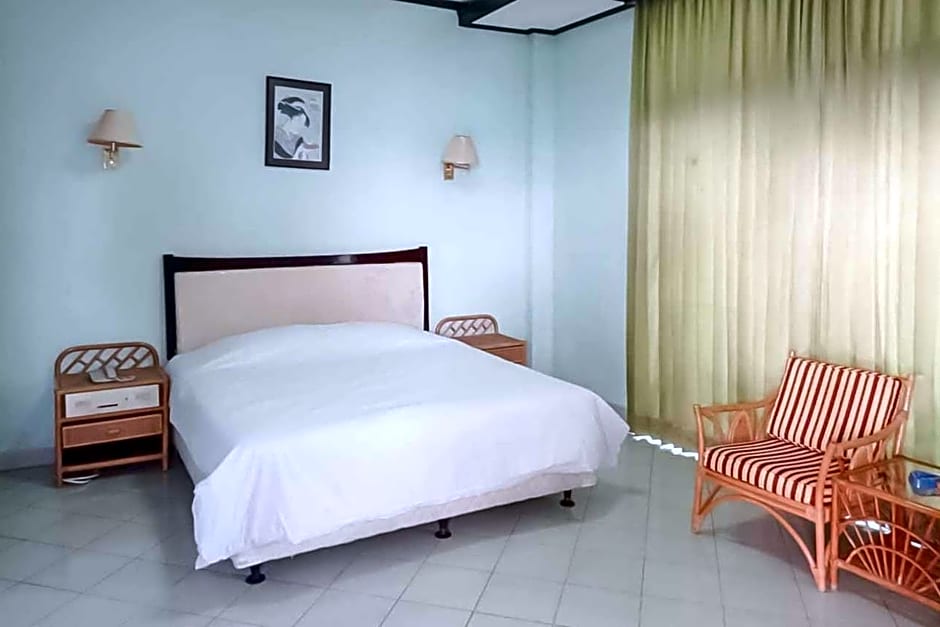 RedDoorz Plus near Tugu Mercusuar Anyer