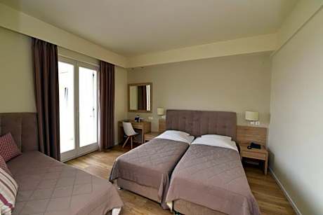 Triple Room with Sea View