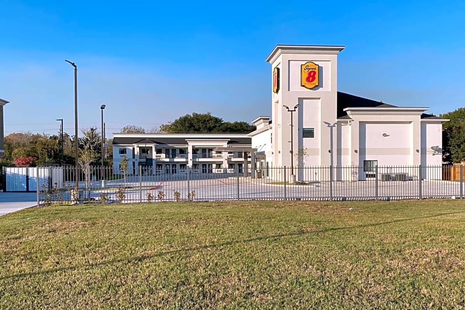 Super 8 by Wyndham Houston NW Beltway 8