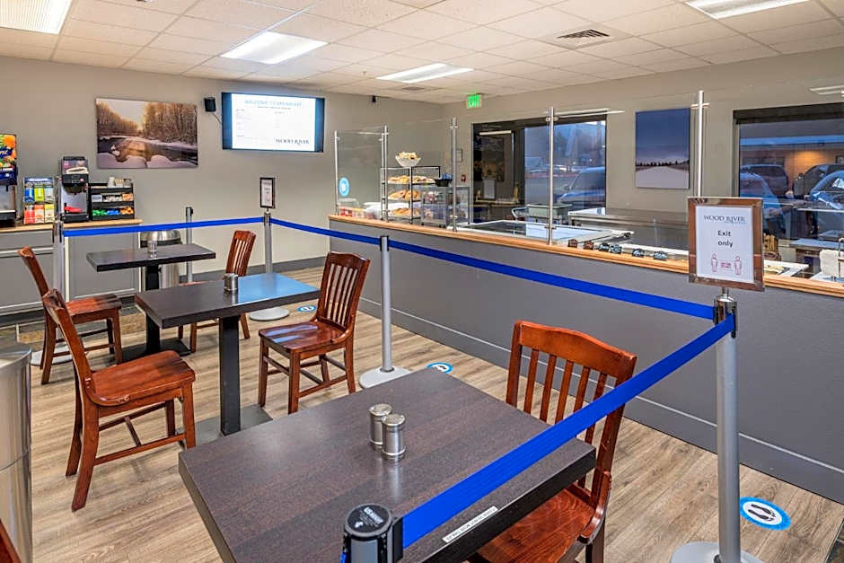 Wood River Inn & Suite