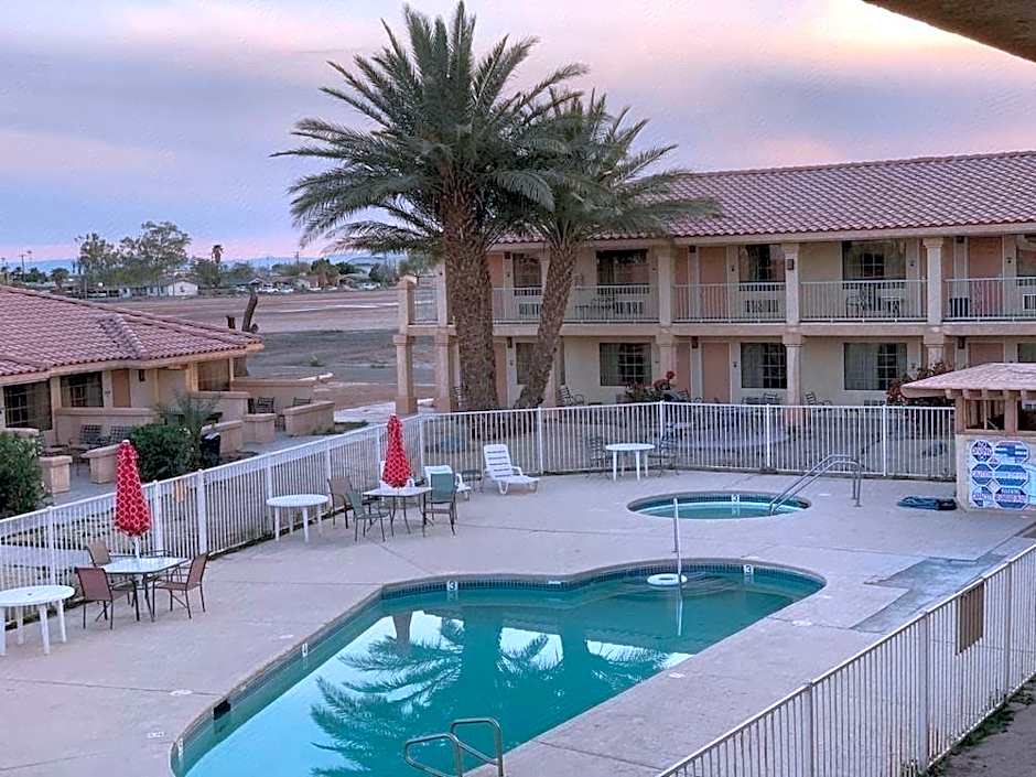 Calipatria Inn And Suites