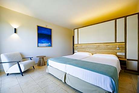 Double Room with Sea View (1 Adult + 1 Child)