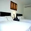Hotel Holly