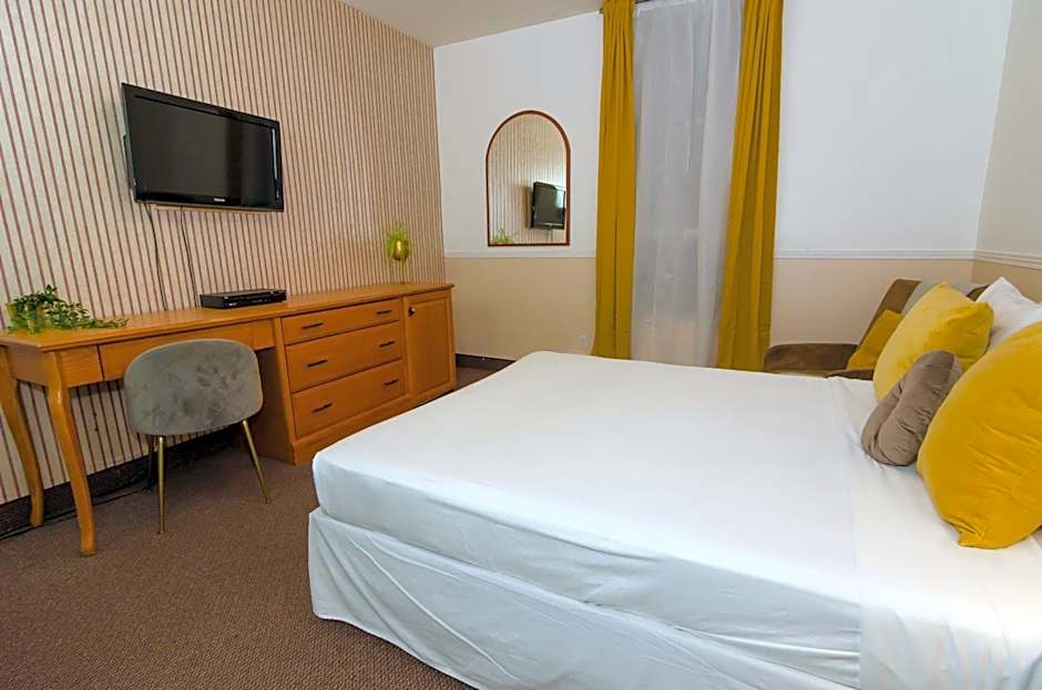 Photo 1 of 1 of Standard 1 Queen Bed