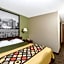 Super 8 by Wyndham Fairmont