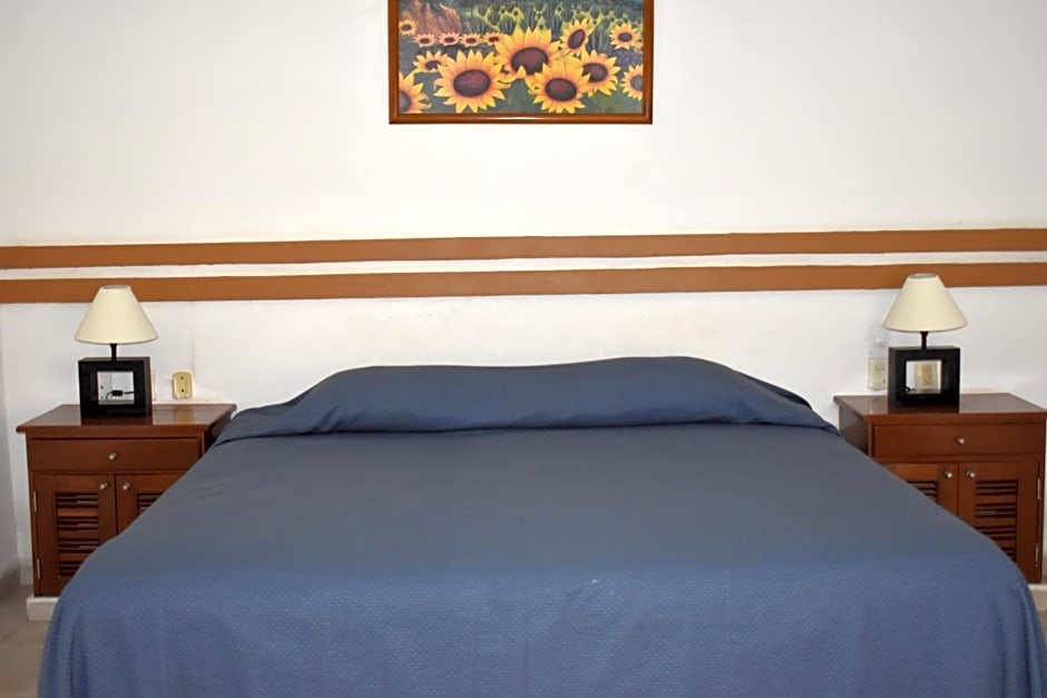Hotel Plaza Almendros