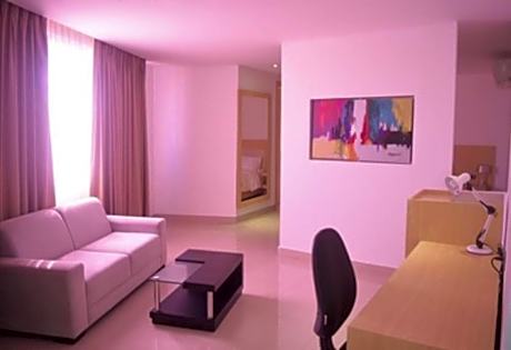 King Studio Suite with City View - Non-Smoking