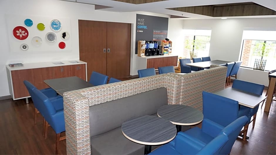 Holiday Inn Express Hotel & Suites Greensboro-East By IHG