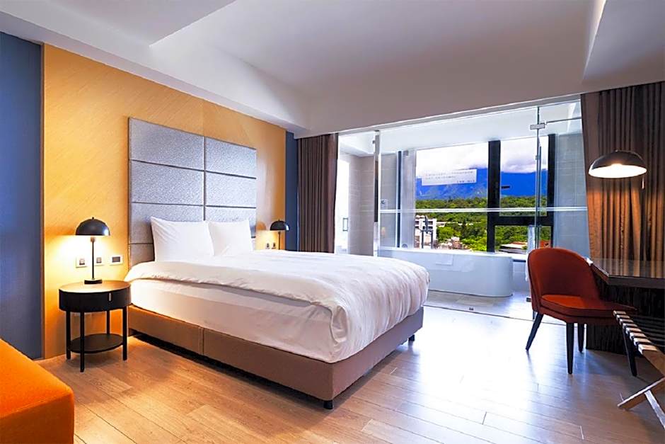 Photo 1 of 5 of Premier 1 King Bed, Mountain View