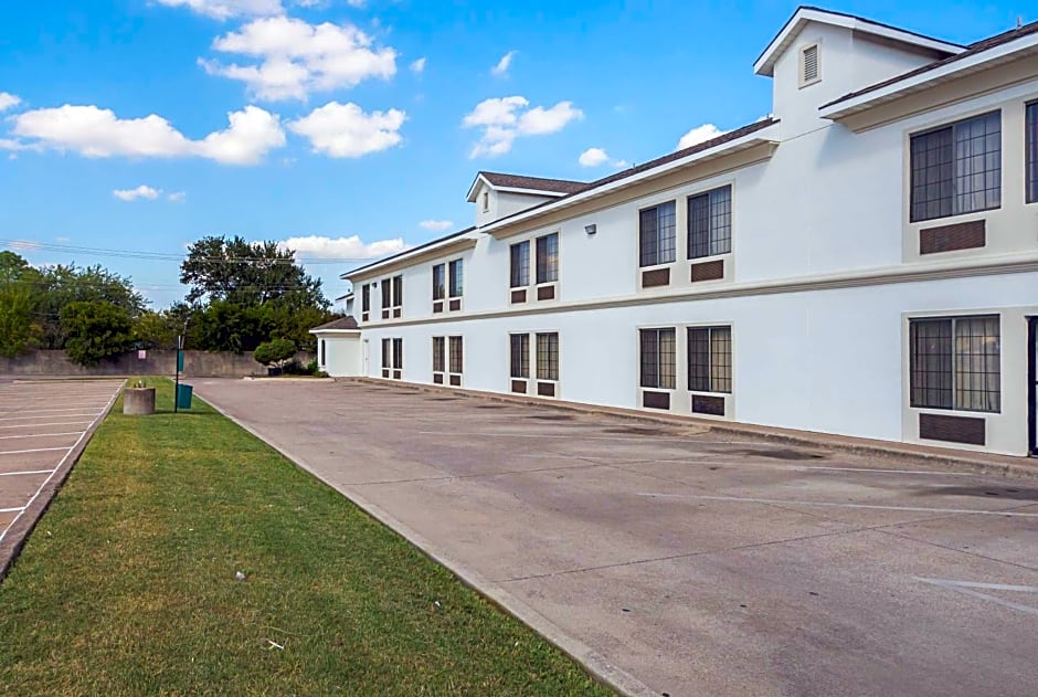 Motel 6 Dallas - Irving DFW Airport South