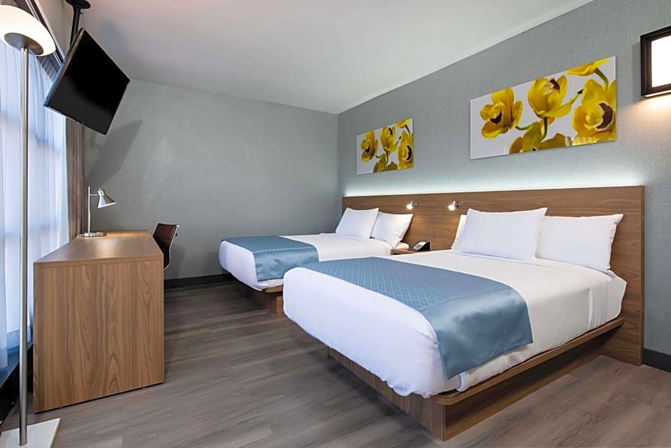 Wingate by Wyndham Long Island City