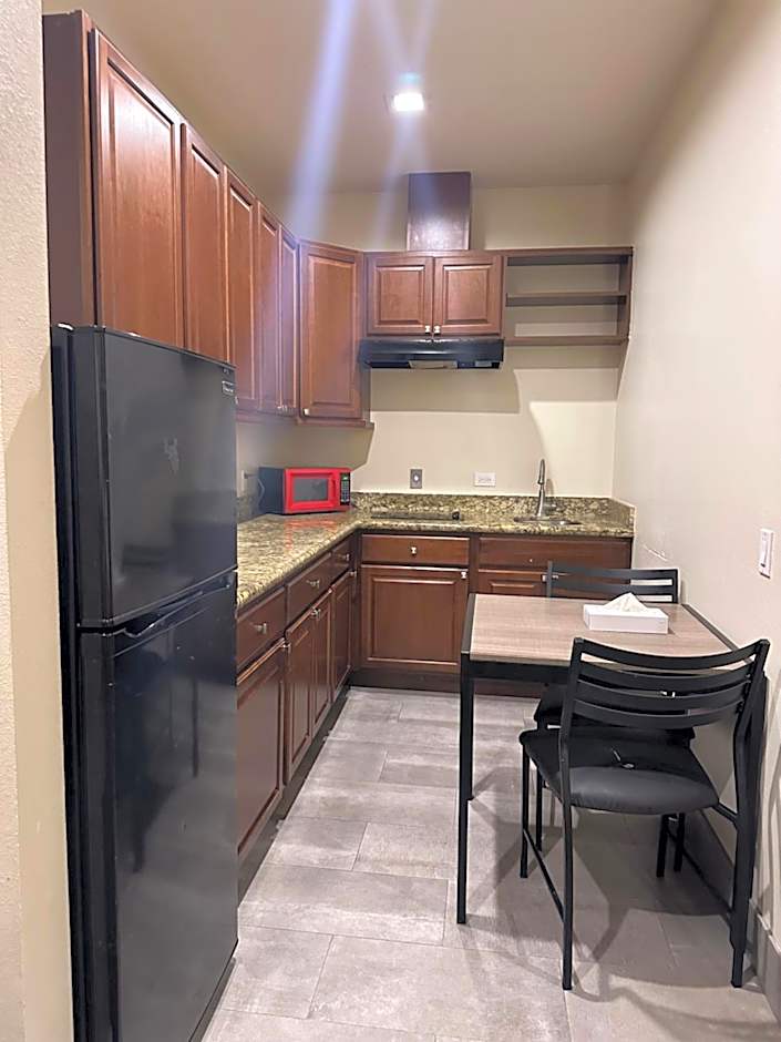 Scottish Inn and Suites