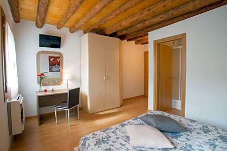 Deluxe Room (2 Adults + 1 Child)