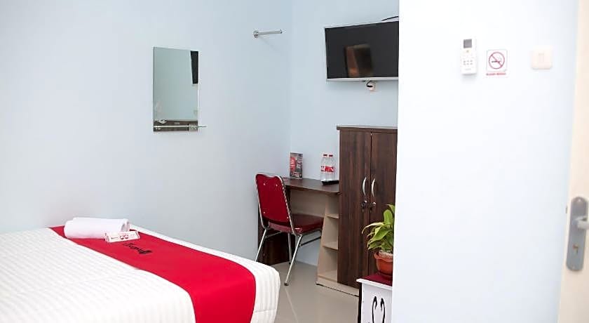 RedDoorz Syariah near Suncity Mall Madiun