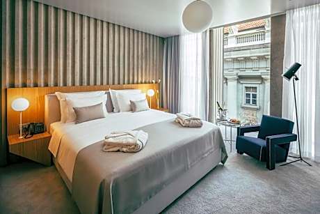 Deluxe Double Room – City View