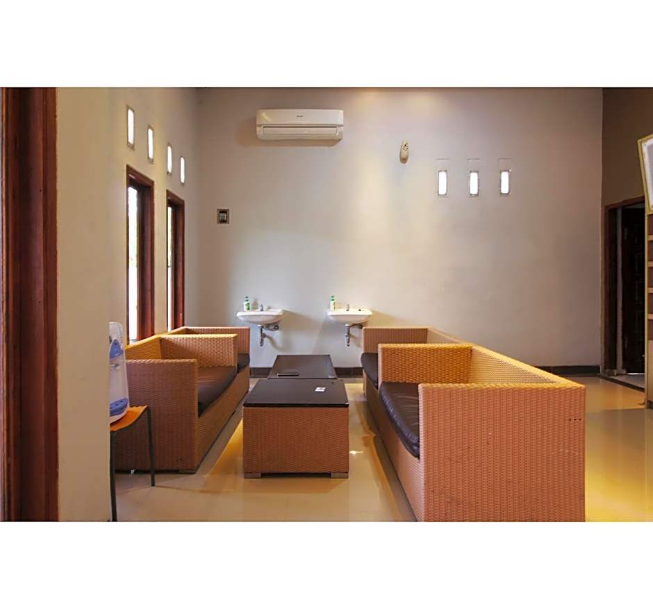 OYO Life 2273 Pratama Homestay