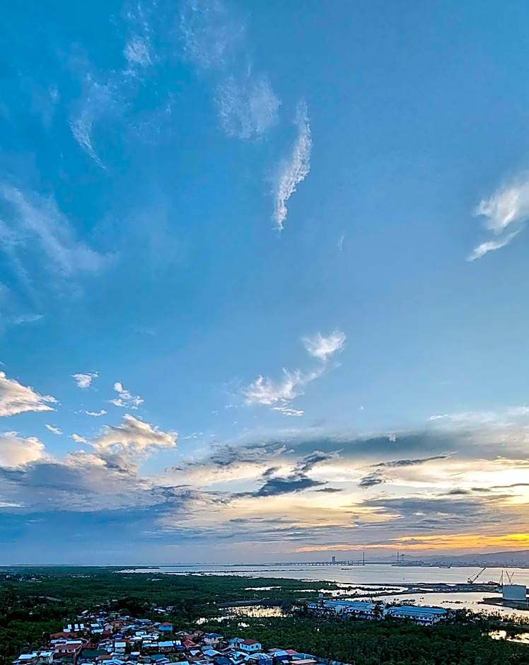 Quayside Condo near Airport