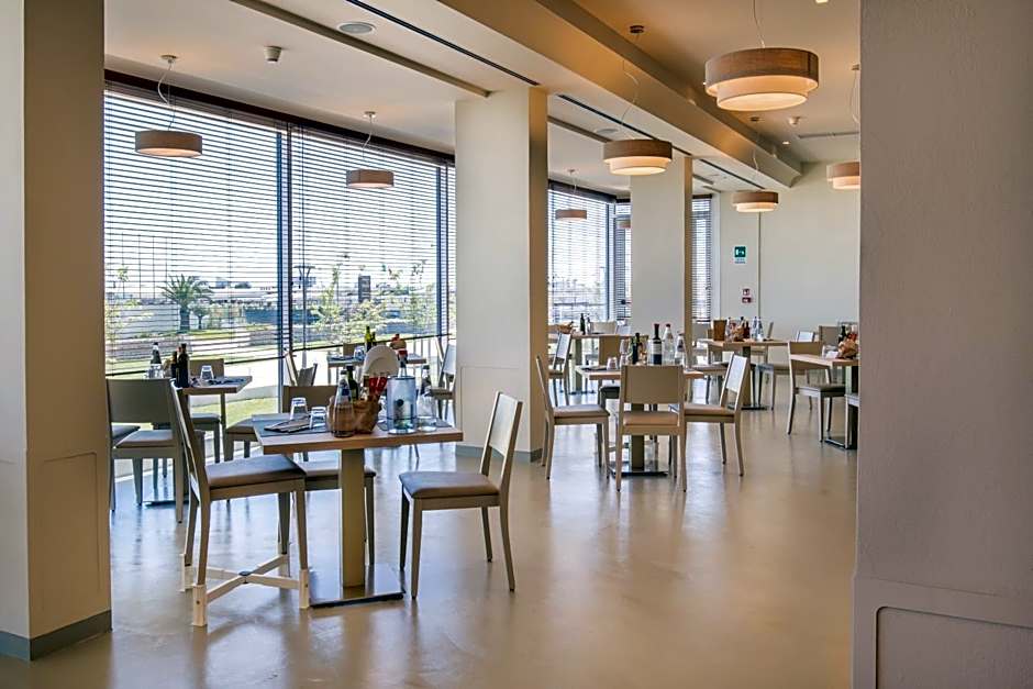 Hotel Baya - in centro, sul mare