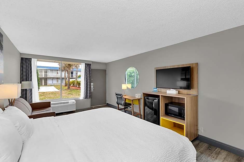 Days Inn by Wyndham Titusville Kennedy Space Center