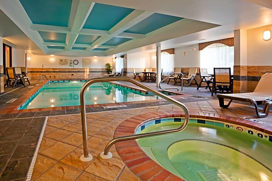 Holiday Inn Express Hotel & Suites Birmingham - Inverness 280 By IHG