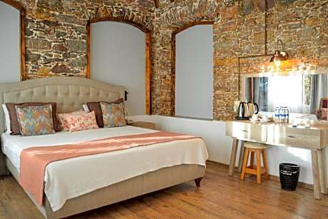 Deluxe Suite with Sea View & Terrace