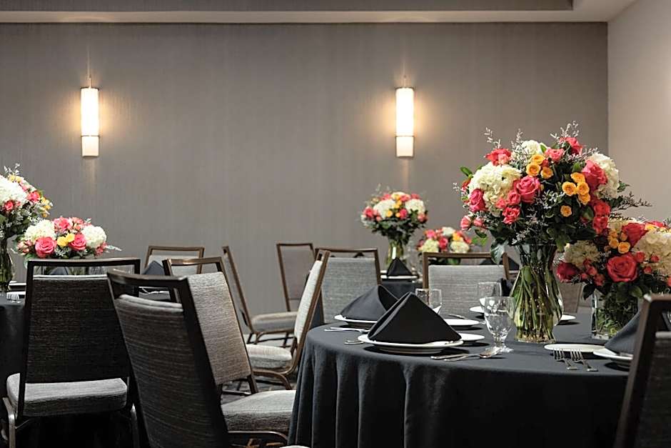 Courtyard by Marriott Long Island MacArthur Airport